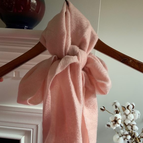 SET OF NORDSTROM RACK 100% CASHMERE Scarf and Hat In PINK CHINTZ OS NWT STUNNING - Picture 3 of 16